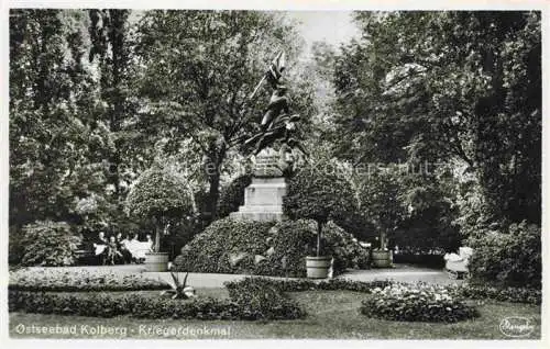 AK / Ansichtskarte  Kolberg  Ostseebad KOLOBRZEG PL Kriegerdenmal Park