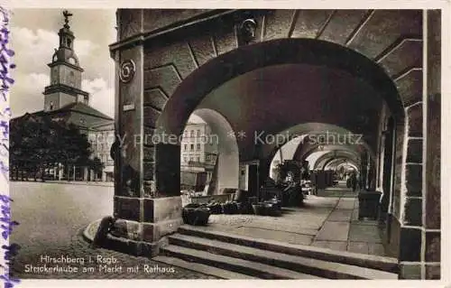 AK / Ansichtskarte  Hirschberg  JELENIA GORA Riesengebirge Schlesien PL Strickerlaube am Markt mit Rathaus