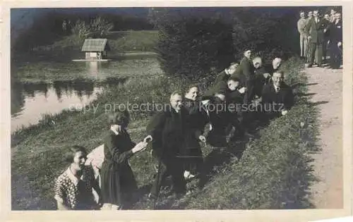 AK / Ansichtskarte  Bad Polzin Polczyn-Zdroj PL Schwanenteich Gruppenaufnahme