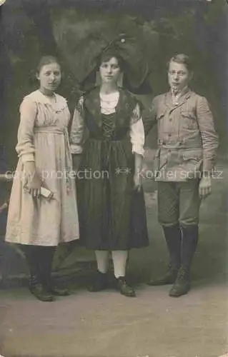 AK / Ansichtskarte  Alsace Elsass Region Tracht Frau Mann