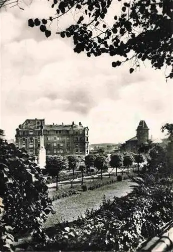 AK / Ansichtskarte  Sarreguemines 57 Moselle Le Monument aux morts et la Gare