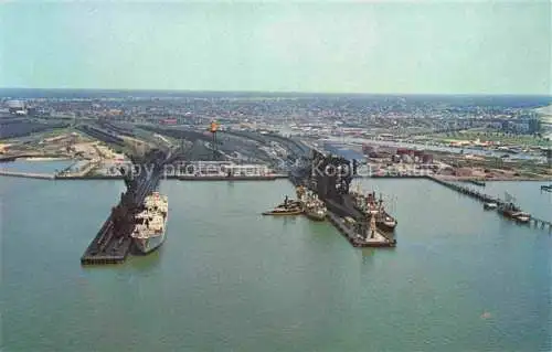 AK / Ansichtskarte  Newport News Harbour at James River aerial view