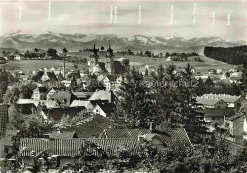 AK / Ansichtskarte  Lindenberg Allgaeu Ansicht mit Kirche Alpenpanorama