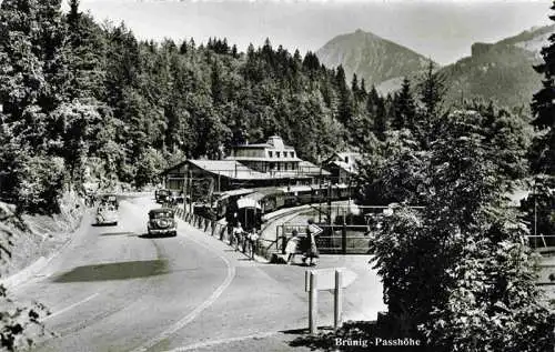 AK / Ansichtskarte  Eisenbahn Railway Chemin de Fer Bruenig Passhoehe