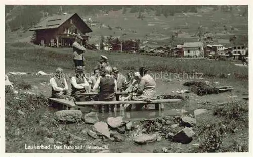 AK / Ansichtskarte  Leukerbad Loueche-les-Bains VS Fussbad in der Rossquelle