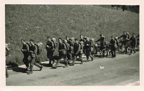 AK / Ansichtskarte  Militaria Schweiz Soldaten Kolonne Fahrad 