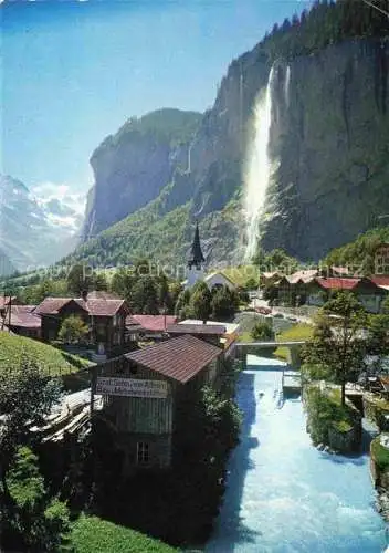 AK / Ansichtskarte  Lauterbrunnen BE Ortsansicht mit Blick zum Staubbach Wasserfall