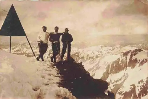 AK / Ansichtskarte  Wandern Hiking Randonner-- winterhut Gletscher