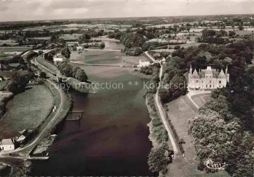 AK / Ansichtskarte  Menil Mayenne Le bac la piscine et le canal vue aérienne