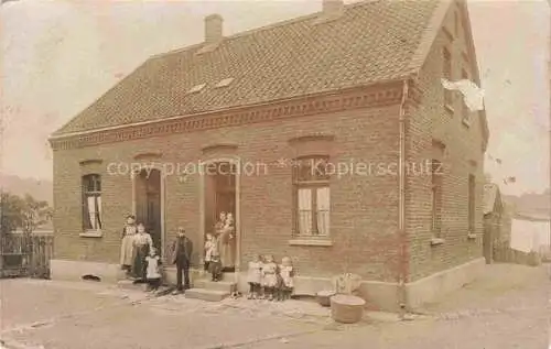 AK / Ansichtskarte  Meiderich DUISBURG Familie am Wohnhaus