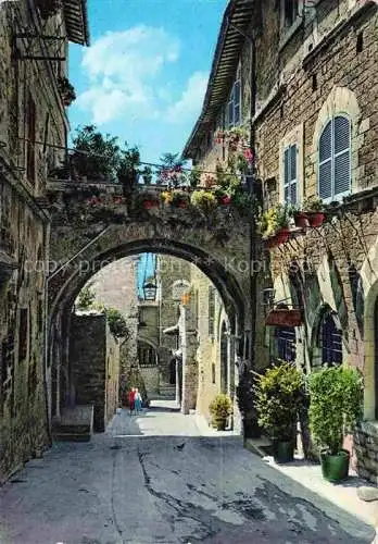 AK / Ansichtskarte  Assisi Umbria Via medioevale con balconi fioriti Mittelalterlische Strasse Blumenschmuck