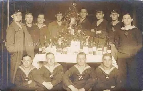 AK / Ansichtskarte  Militaria Marine Neujahr Wein Maenner Gruppenfoto