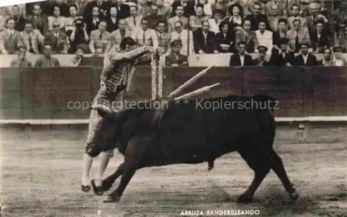 AK / Ansichtskarte  Stierkampf Corrida de Toros Bullfight-- Arruza Banderilleando