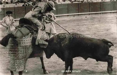 AK / Ansichtskarte  Stierkampf Corrida de Toros Bullfight-- Un Buen Puyazo