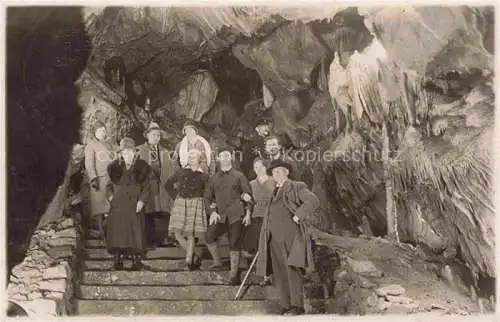 AK / Ansichtskarte  Ruebeland Elbingerode Harz Gruppenaufnahme vor Grotte