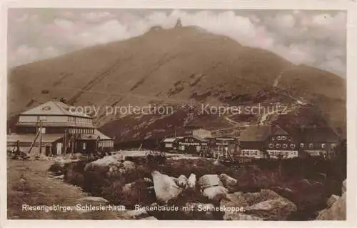 AK / Ansichtskarte  Krummhuebel Karpacz Riesengebirge PL Schlesierhaus Riesenbaude mit Schneekoppe