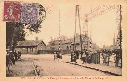 AK / Ansichtskarte  Noeux-les-Mines Bethune 62 Pas-de-Calais Le Passage a niveau des Mines de Noeux et la Cooperative