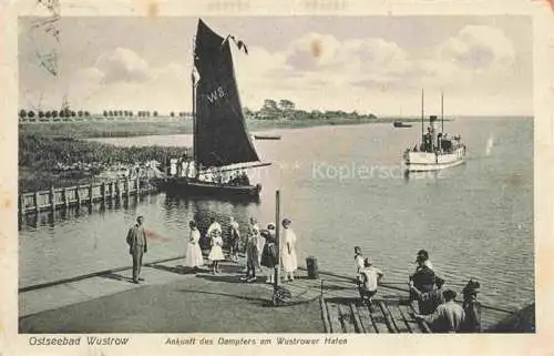 AK / Ansichtskarte  Wustrow Ostseebad Ankunft des Dampfers am Wustrower Hafen