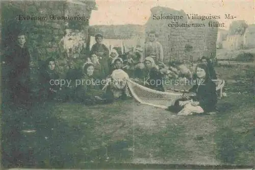 AK / Ansichtskarte  Saloniki Salonica Salonicco Greece Salonique Villagoises Macedoniennes filant