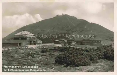 AK / Ansichtskarte  Krummhuebel Karpacz Riesengebirge PL Schneekoppe mit Schlesierhaus und Riesenbaude