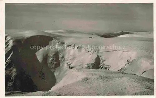 AK / Ansichtskarte  Krummhuebel Karpacz Riesengebirge PL Winterpanorama Blick von der Schneekoppe gegen Brunnberg und Wiesenbaude