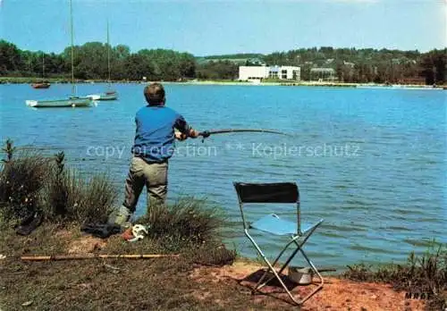 AK / Ansichtskarte  Souppes-sur-Loing 77 Seine-et-Marne Aux bords du lac Pêcheur