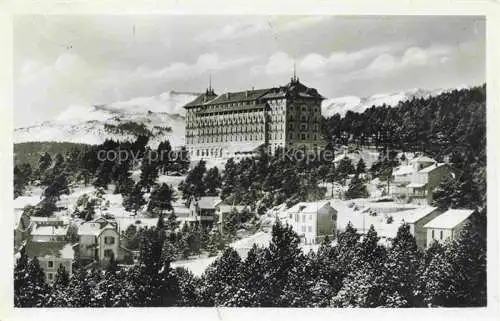 AK / Ansichtskarte  Font-Romeu-Odeillo-Via 66 Pyrenees-Orientales La Grand Hotel et qualques chalets