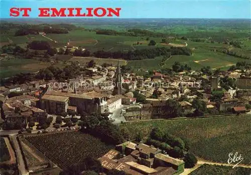 AK / Ansichtskarte  St-Emilion Libourne 33 Gironde Vue aérienne Eglise Collégiale et Clocher de l'église monolithe