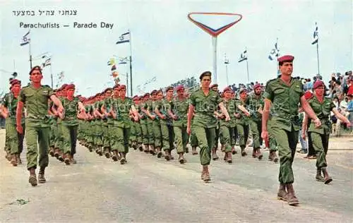 AK / Ansichtskarte  Militaria Israel Parachutists Parade Day