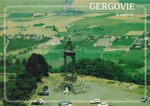 AK / Ansichtskarte  Gergovie Panorama sur la Limagne Plateau Monument commémoratif de la victoire de Vercingétorix sur Jules Cesar en 52 avant J. C. vue aérienne