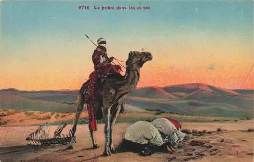 AK / Ansichtskarte  Kamele  Camel Chameau-- La priere dans les dunes