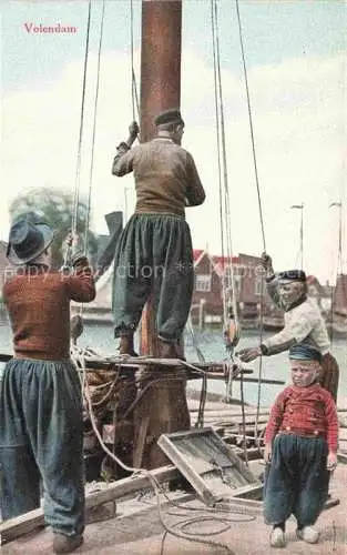 AK / Ansichtskarte  VOLENDAM NL Fischer bei Auftakeln