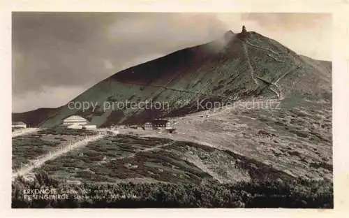 AK / Ansichtskarte  Karpacz Krummhuebel Riesengebirge PL Panorama Blick zur Schneekoppe Bergbauden