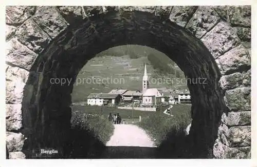 AK / Ansichtskarte  Berguen Bravuogn Albula GR Durchblick auf Kirche und Ort