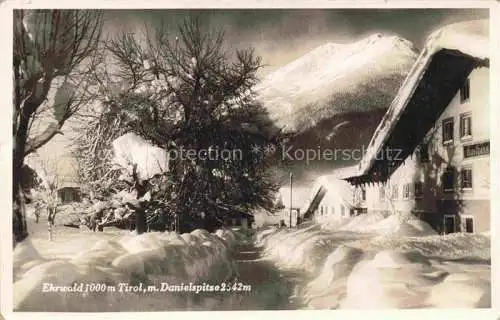 AK / Ansichtskarte  Ehrwald Tirol AT Tiefverschneite Strassen im Dorf Blick gegen Danielspitze