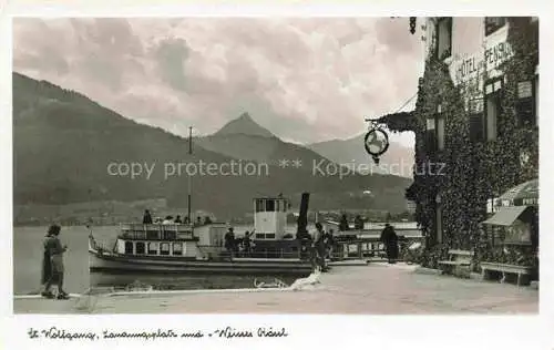 AK / Ansichtskarte  ST WOLFGANG  Wolfgangsee Oberoesterreich AT Landungsplatz und Hotel Weisses Roessl