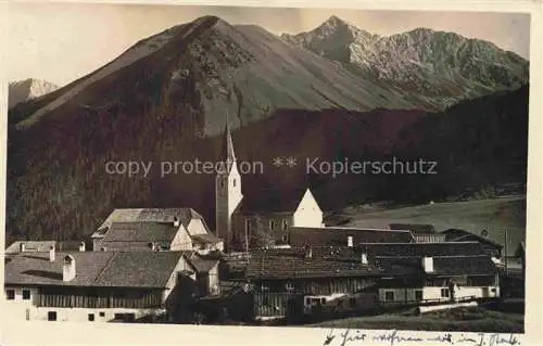 AK / Ansichtskarte  Berwang Tirol AT Ortsansicht mit Kirche Blick gegen Roterstein