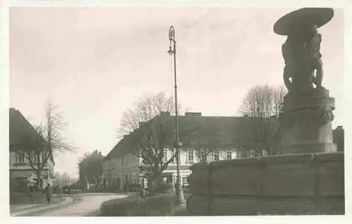 AK / Ansichtskarte  Josefstadt Josefov Jaromer CZ Ortsmotiv mit Brunnen