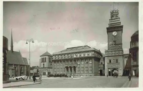 AK / Ansichtskarte  PARDUBICE Pardubitz CZ Stadtplatz Stadttor Rathaus