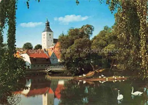 AK / Ansichtskarte  Regen Bayern Partie am Wasser Schwaene Blick zur Kirche