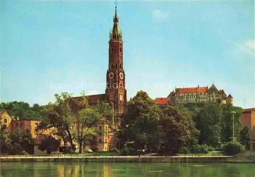 AK / Ansichtskarte  LANDSHUT  Isar Blick ueber die Isar auf St. Martin Kirche und Burg Trausnitz