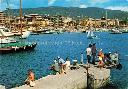 AK / Ansichtskarte  Chiavari Genova Genua Liguria IT Pescatori nel porto Fischer im Hafen