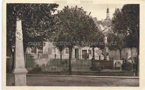 AK / Ansichtskarte  Gottleuba-Berggiesshuebel Bad Markt Alte Wegsaeule neuer Brunnen Kupfertiefdruck