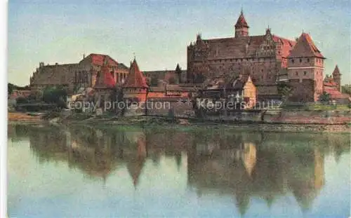 AK / Ansichtskarte  MALBORK Marienburg Westpreussen PL Blick ueber die Nogat zur Marienburg