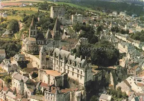 AK / Ansichtskarte  Chateau-de-Loches 37 Indre-et-Loire Cité Médiévale Logis Royal XIVe et XVIe siècle Eglise St. Ours et le Donjon vue aérienne