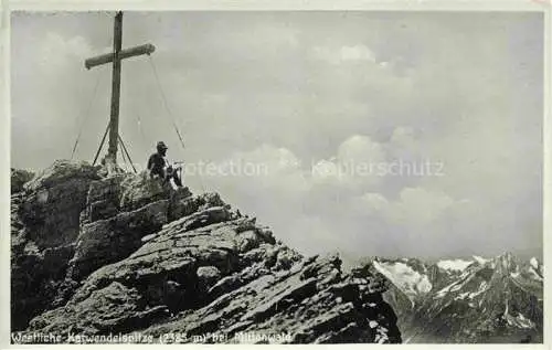 AK / Ansichtskarte  MITTENWALD Bayern Westliche Karwendelspitze Bergtour zum Gipfelkreuz Fernsicht Alpenpanorama