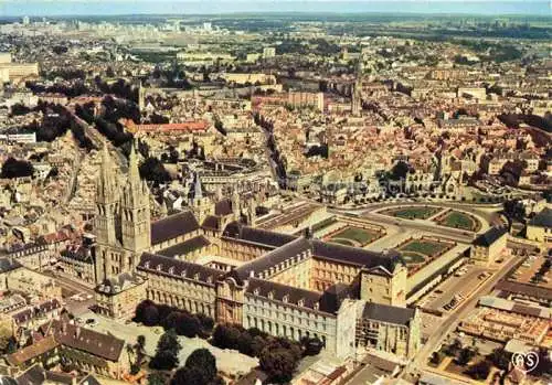 AK / Ansichtskarte  CAEN 14 Abbaye aux Hommes Eglise St Etienne La Mairie et le Jardins Vue aerienne