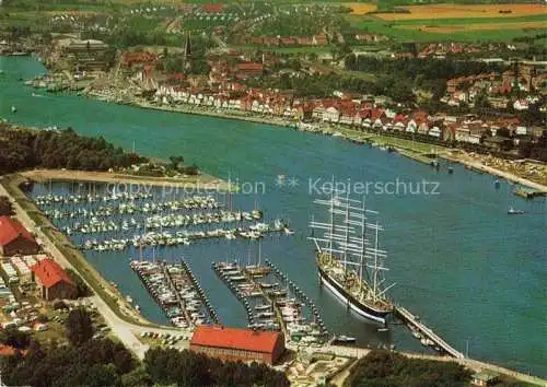 AK / Ansichtskarte  TRAVEMueNDE Ostseebad Panorama Ostseeheilbad Hafen Segelschiff