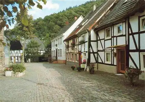 AK / Ansichtskarte  Plettenberg  NRW Partie am Kirchplatz Fachwerkhaeuser