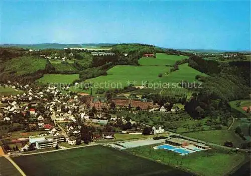AK / Ansichtskarte  Hausen Waldbreitbach Fliegeraufnahme mit Hallen und Freischwimmbad und Kurklinik Wiedtal